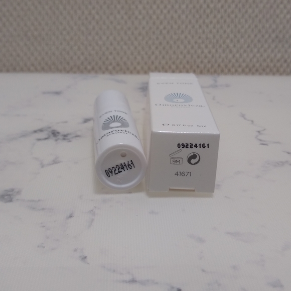 Omorovicza Even Tone Serum Mini Travel Size .17 oz. New In Box - Picture 4 of 4